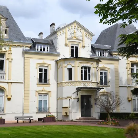 Holiday home Charmante Dependance Avec Jardin Partage Eaubonne
