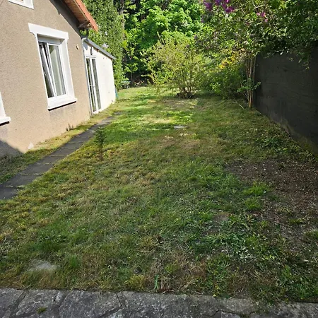 Charmante Dependance Avec Jardinet